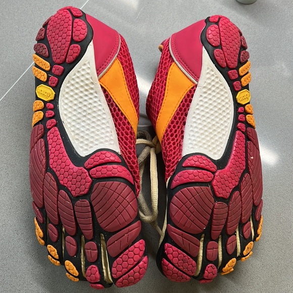 Vibrant 5 finger shoes - Picture 2 of 6
